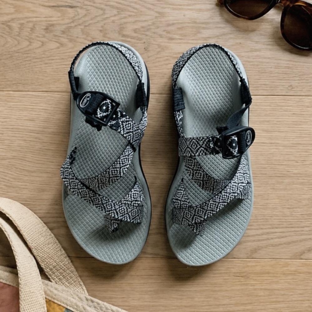 NWOB Chaco Z Cloud 2 Womens 8 Black White geometric strap sandal hiking beach